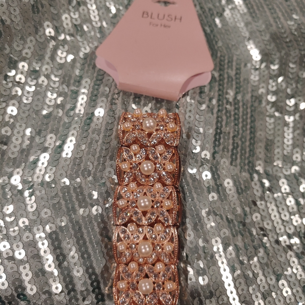 Rose gold & pearl bracelet